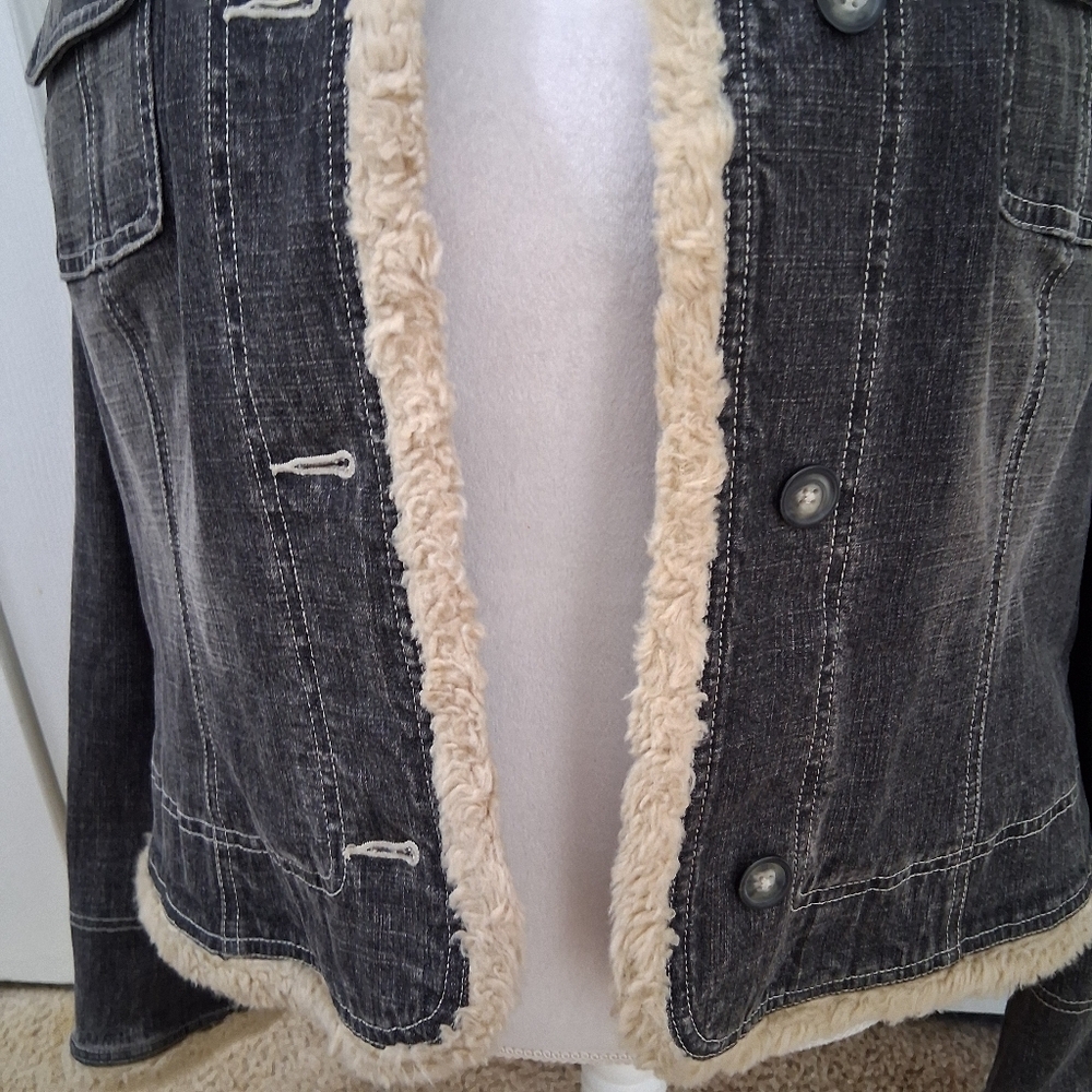 Ann Taylor Loft Denim Jacket With Faux Fur Trim    Size 14 - Picture 11 of 15